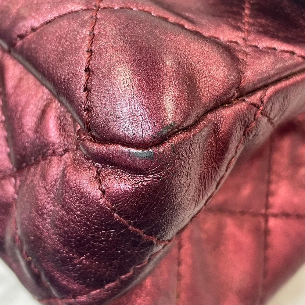 CHANEL stylish quilted